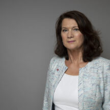 Utrikesminister Ann Linde deltar på Svenskar i Världens Livefika